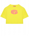 Укороченная футболка с розовым лого, желтая