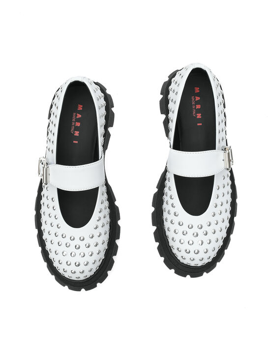 Туфли с клепками, белые MARNI | Фото 5