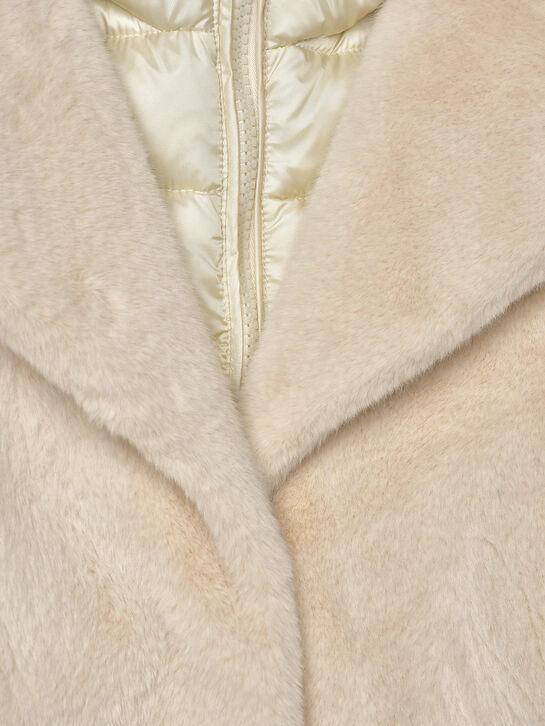 Шуба из эко-меха с нейлоновым капюшоном Bomboogie | Фото 4