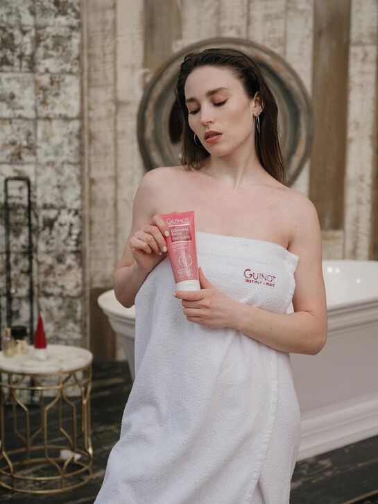Нежный гель-скраб для тела с экстрактом люффы Gommage Facile, 200 мл GUINOT | Фото 3