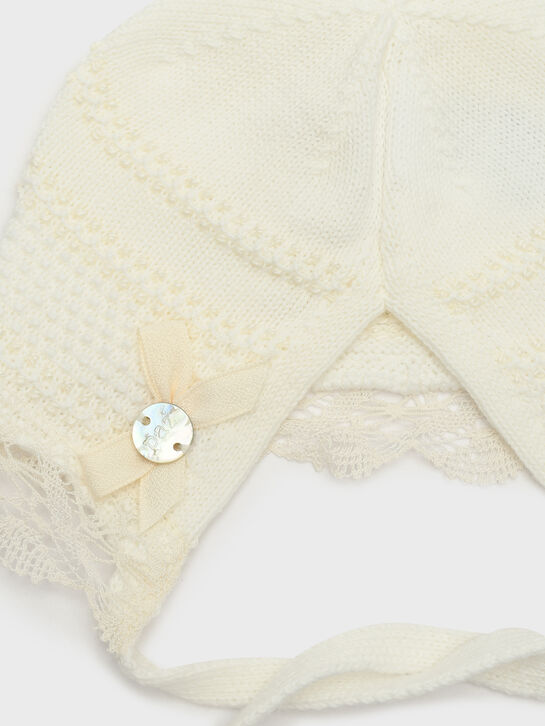 Чепчик вязаный с кружевной отделкой Paz Rodriguez | Фото 3