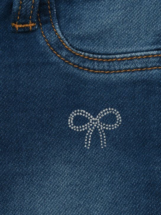Джинсы с бантиками из страз Monnalisa | Фото 3