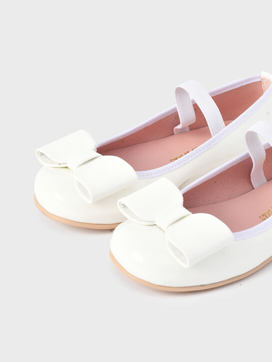Туфли с кожаным бантом, белые Pretty Ballerinas | Фото 6