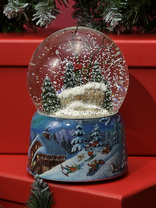 Снежный шар &quot;Дети катаются с горки в лесу&quot; Musicboxworld | Фото 3