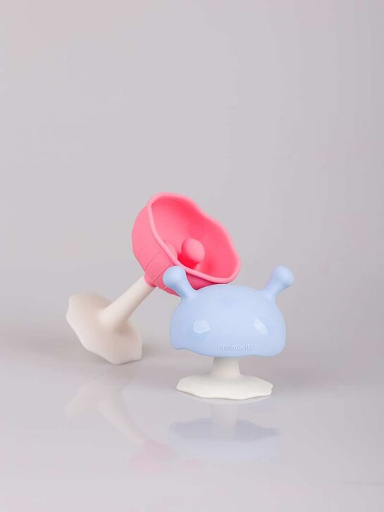 Прорезыватель Грибочек, силиконовый, розовый Mombella | Фото 5