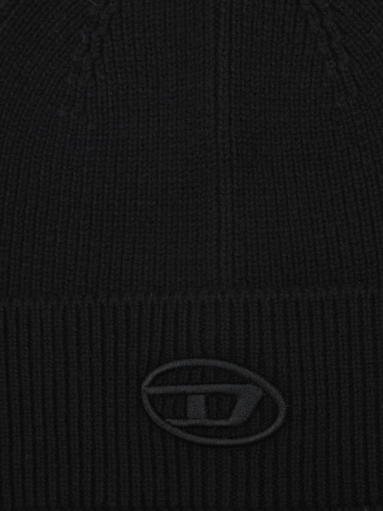 Шапка в рубчик с лого в тон Diesel | Фото 3