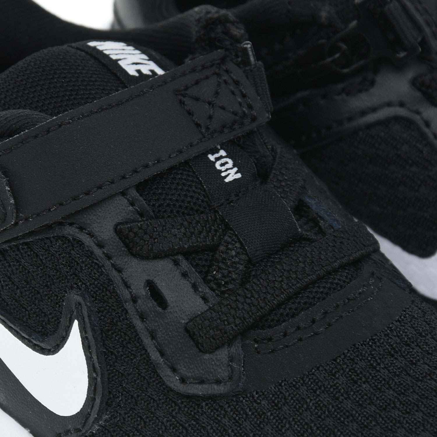 Черно-белые кроссовки Revolution 5 FlyEase Nike детское, размер 20, цвет черный - фото 6
