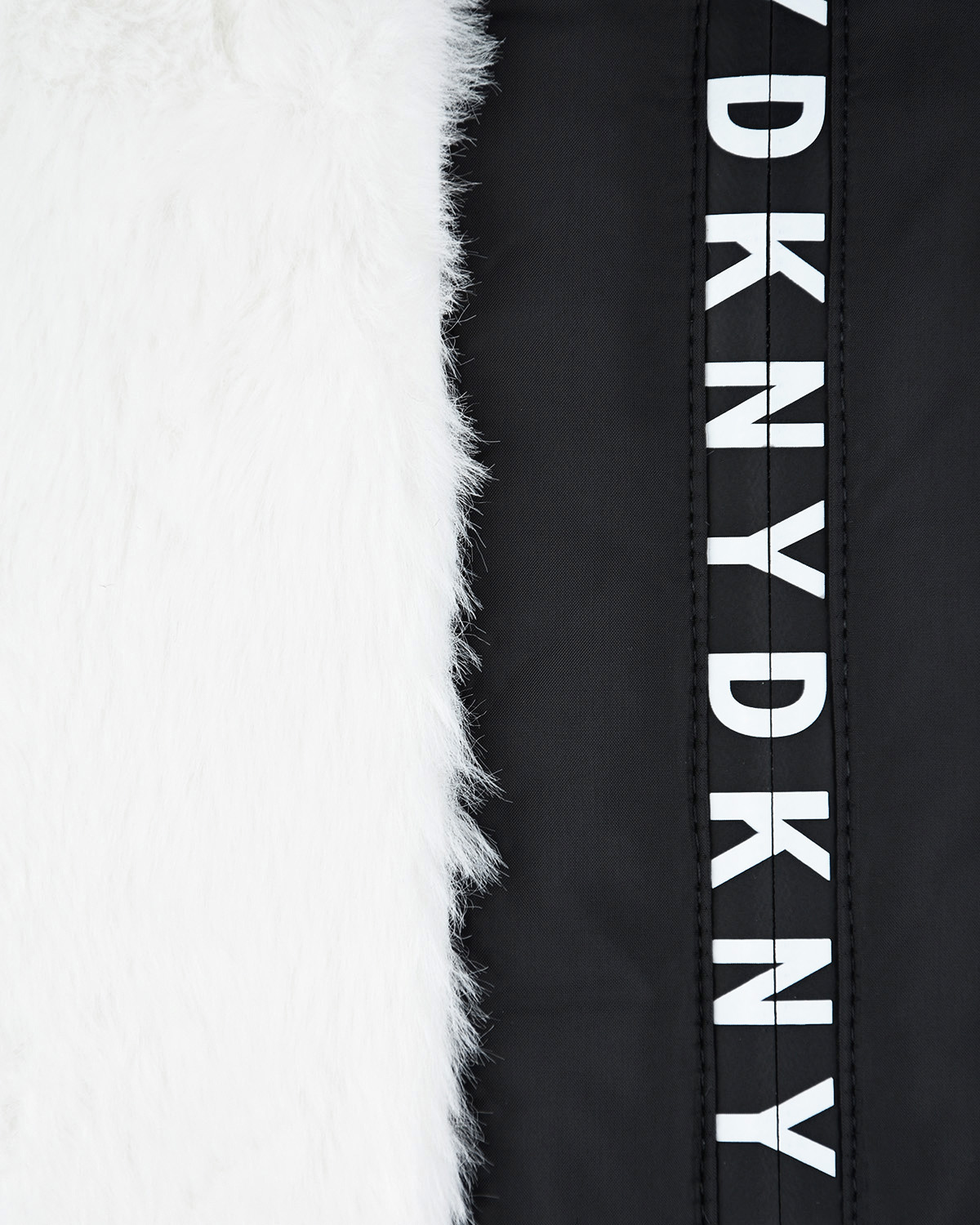Белая куртка из эко-меха DKNY детская, размер 140, цвет белый - фото 5