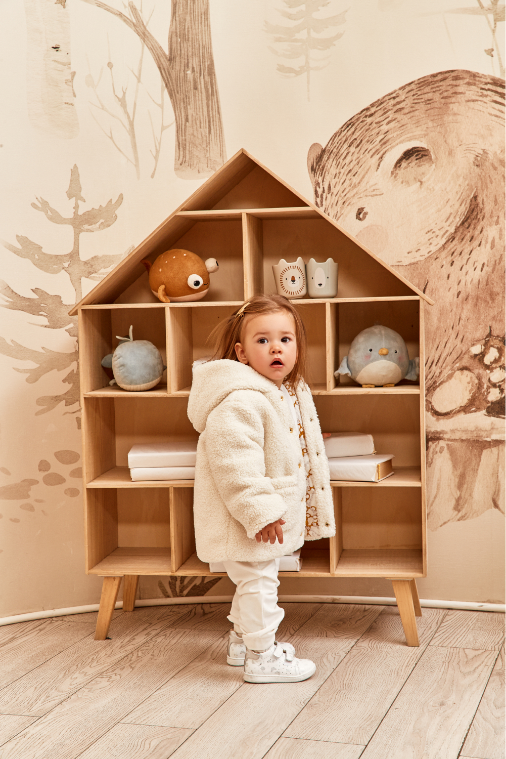 Куртка из эко-меха кремового цвета Moschino детская, размер 86 - фото 2