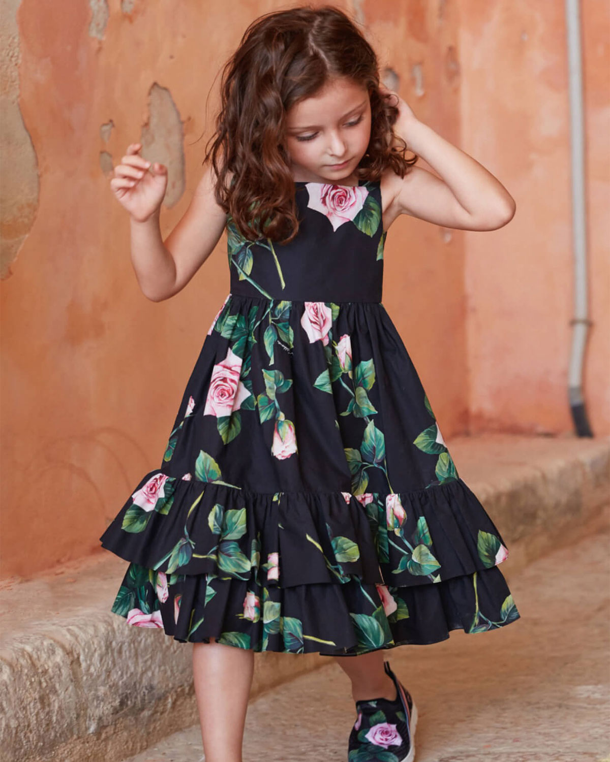 Черное платье с принтом "розы" Dolce&Gabbana детское - фото 2