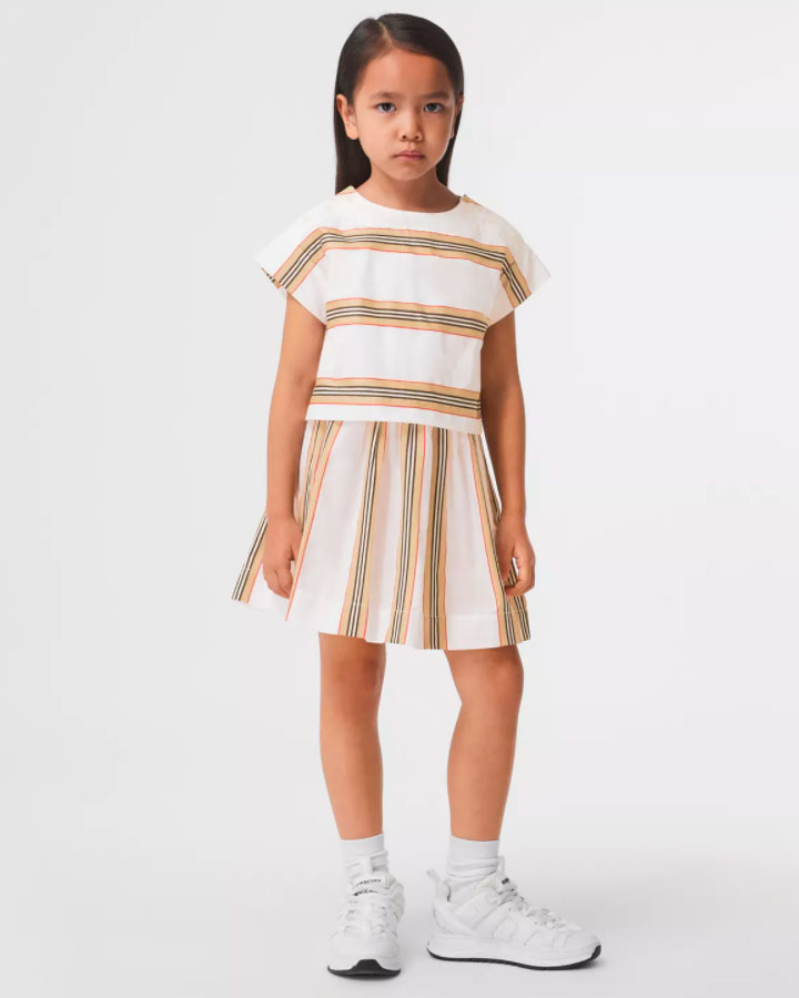 Белое платье в брендовую полоску Burberry детское, размер 104, цвет мультиколор - фото 2