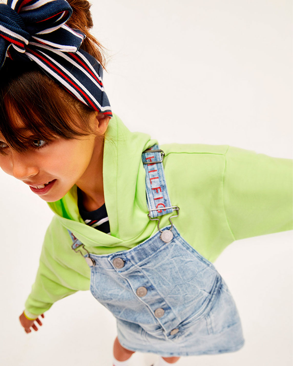 Голубой джинсовый сарафан Tommy Hilfiger детский, размер 140 - фото 3