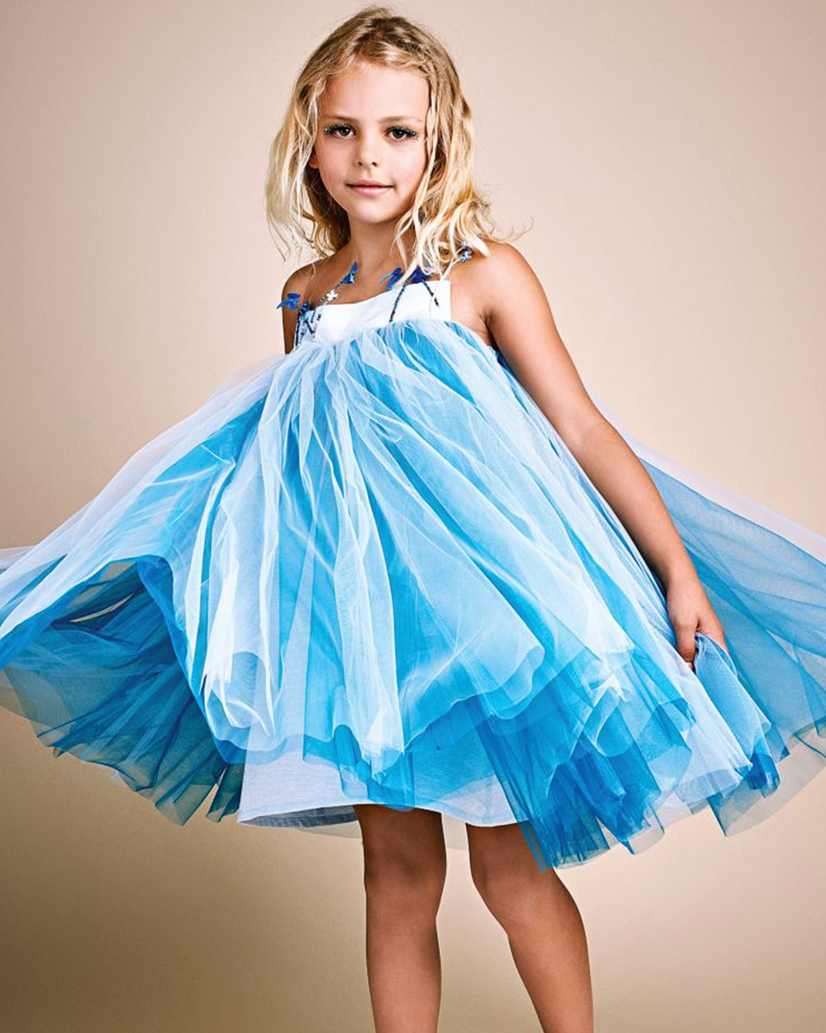 Голубое платье с цветами Nikolia детское, размер 128 - фото 2