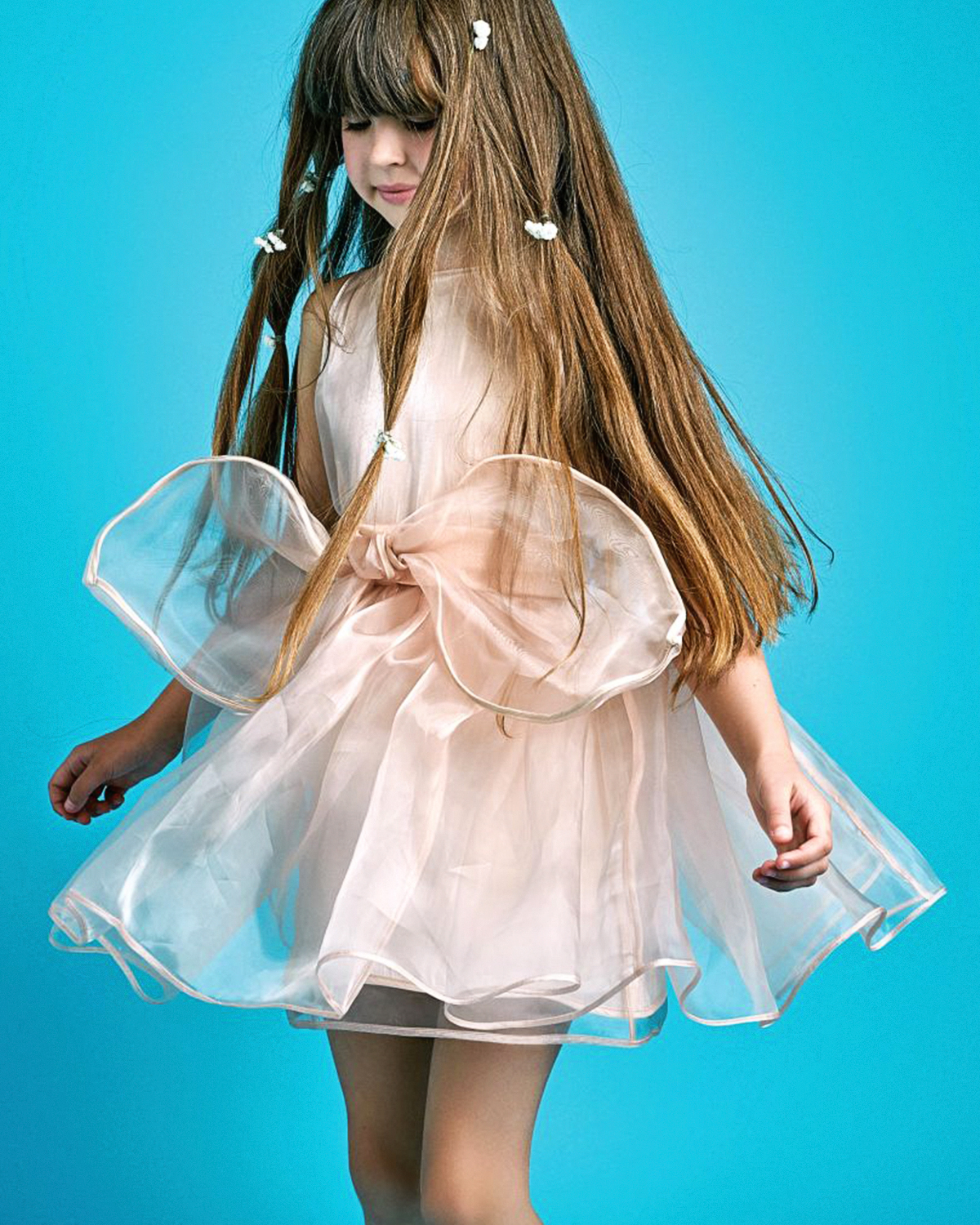 Кремовое платье с бантом на поясе Nikolia детское, размер 128, цвет кремовый - фото 2