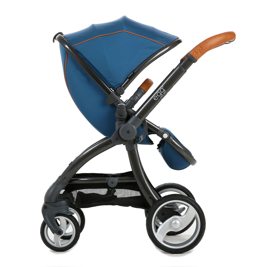 Прогулочная коляска egg Stroller petrol blue & gun metal chassis, цвет синий