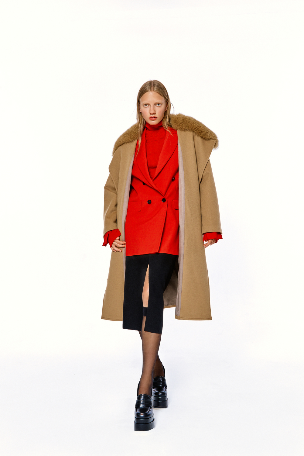 Бежевое пальто с воротником из меха лисы Blancha, размер 44, цвет бежевый - фото 2
