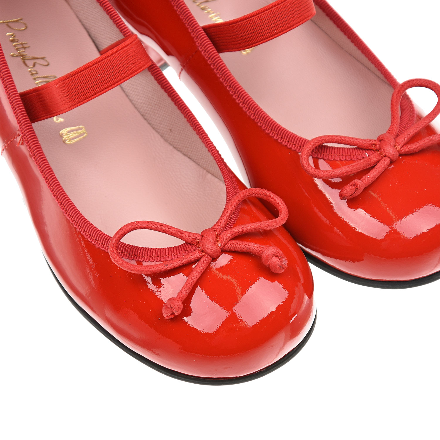 Красные туфли в школу. Туфли с бантиком. Красные туфли с бантом. Красные туфли с бантиком. Красные туфли для девочки.