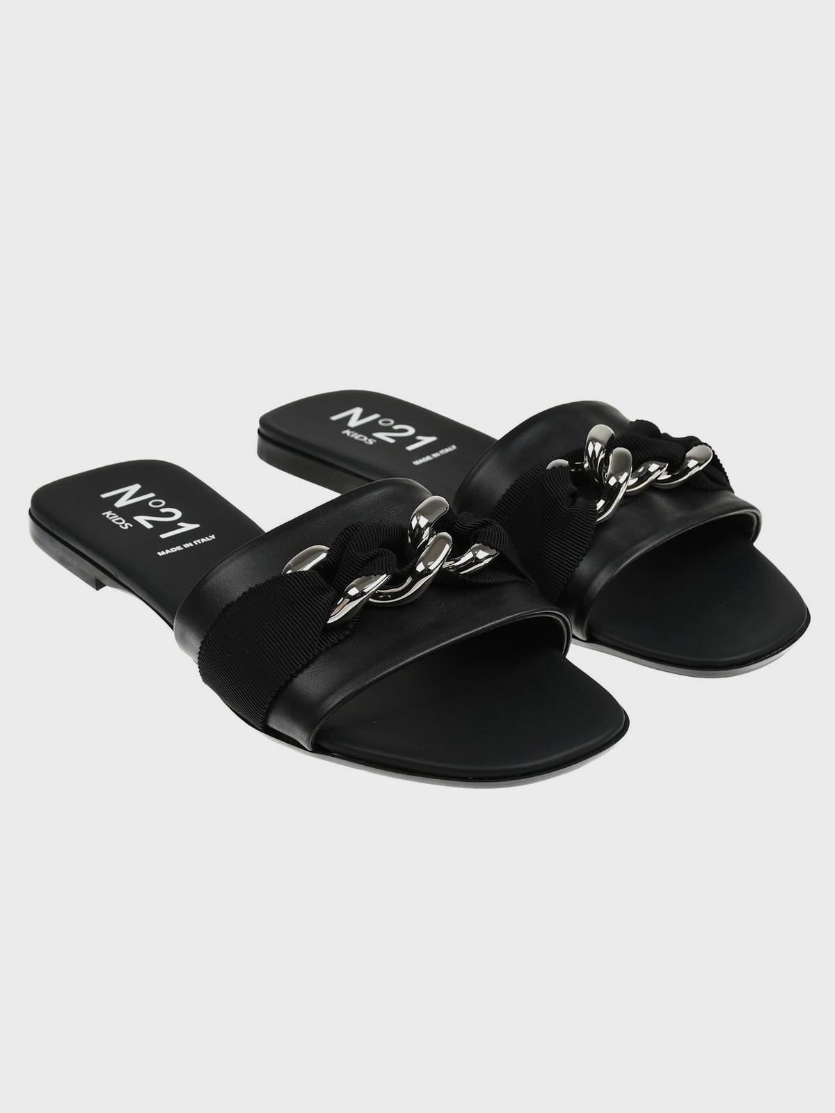 Шлепки с декоративной цепочкой N21