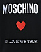 Платье-футболка с принтом &quot;In love we trust&quot;, черное Moschino | Фото 3