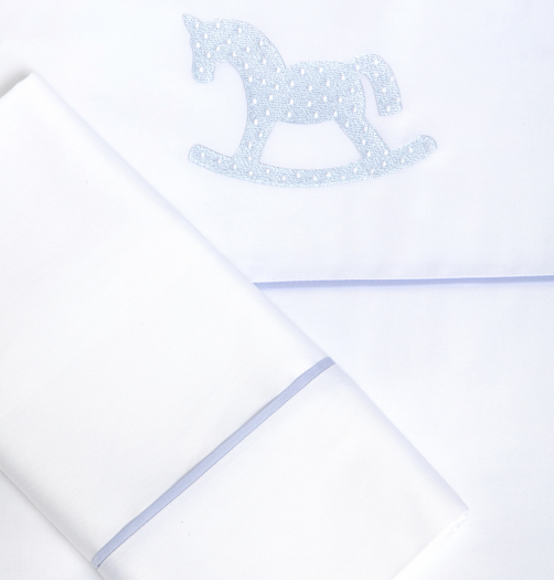 Постельное белье «Коняшки», белый сатин с вышивкой голубовато-сиреневого цвета A&A Baby Glam | Фото 1