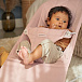Пыльно-розовый шезлонг-кресло для детей Bliss Cotton, лепесток Baby Bjorn | Фото 7