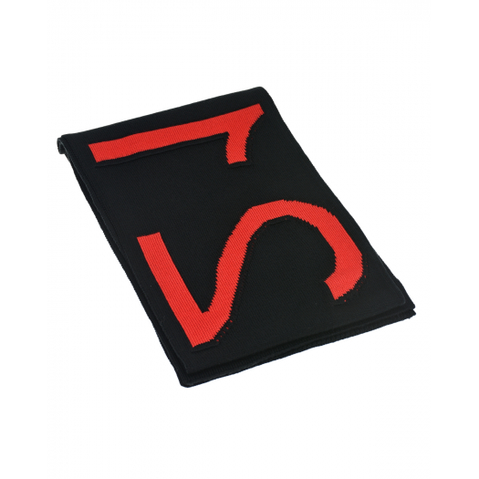 Черный шарф с красным логотипом, 165x26 см No. 21 | Фото 1