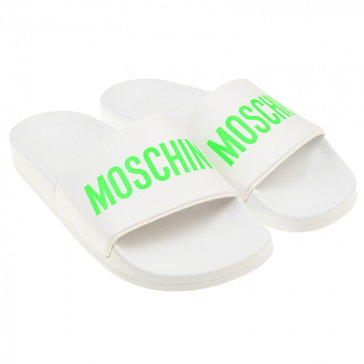 Белые шлепки с салатовым логотипом Moschino | Фото 1