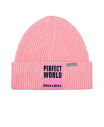 Розовая шапка с патчем "Perfect world"