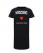 Платье-футболка с принтом &quot;In love we trust&quot;, черное Moschino | Фото 1