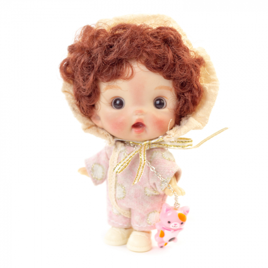 Куколка ОВ11 в чепчике с курчавыми волосами, 10 см Carolon | Фото 1