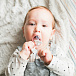 Пустышка Hugge Baby с анатомической силиконовой соской от 6 до 18 мес, серый Suavinex | Фото 2